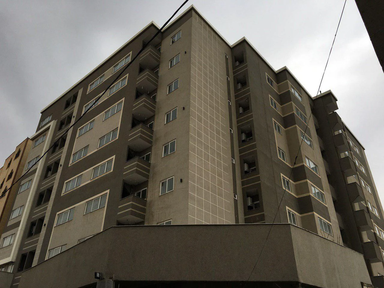 Exterior of the Pardis residential complex.